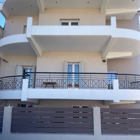 Bright Apartment, Spacious Near The Center Tríkala Exterior foto